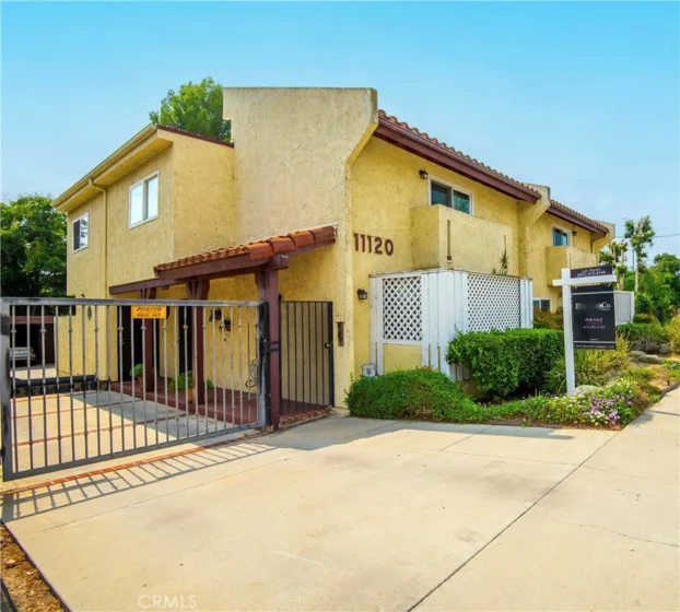 11120 Moorpark Street #2 photo 1