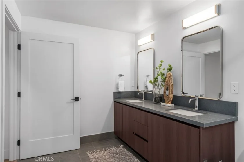 150 S Oak Knoll #202 photo 37