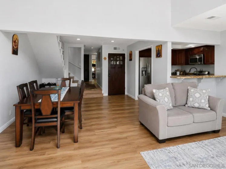6862 Camino Berdecio photo 3