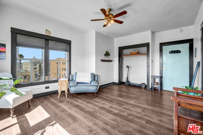 325 W 3rd Street #410 photo 28