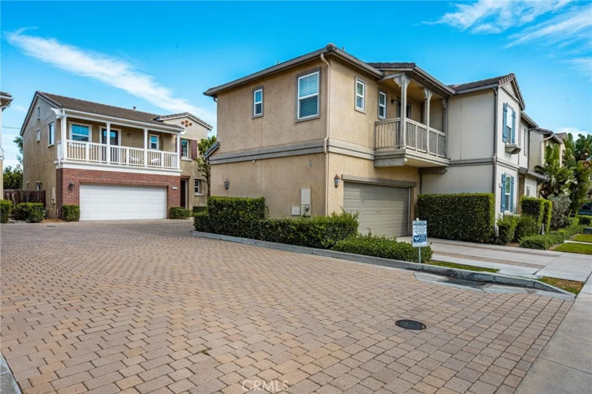 140 W Cork Tree photo 34