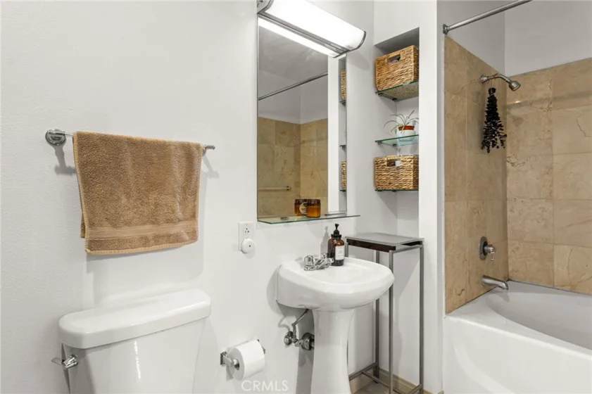488 E Ocean #809 photo 23