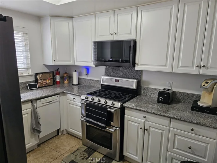 1151 E 1st photo 3