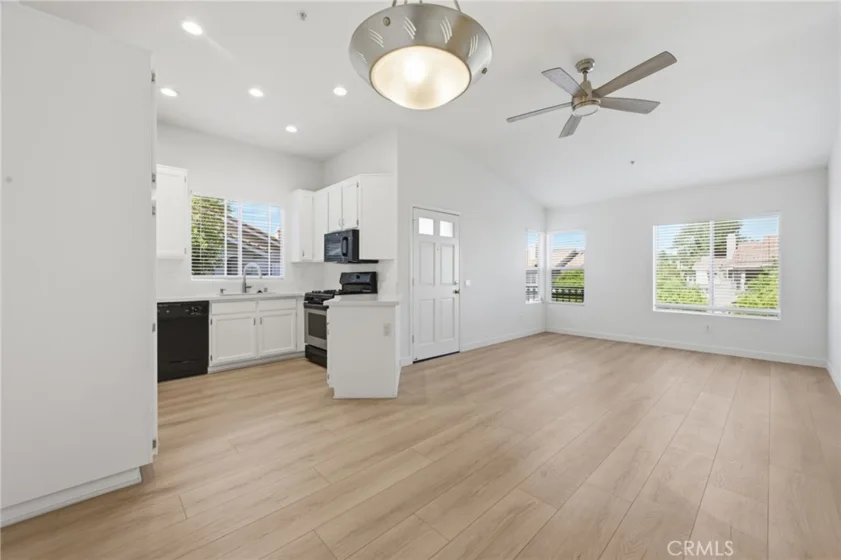 157 California Court photo 27