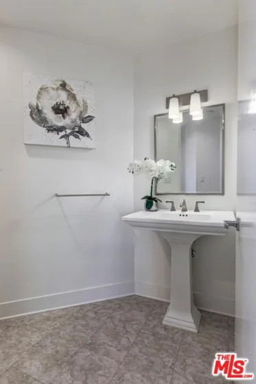 10350 Wilshire Boulevard #1102 photo 22