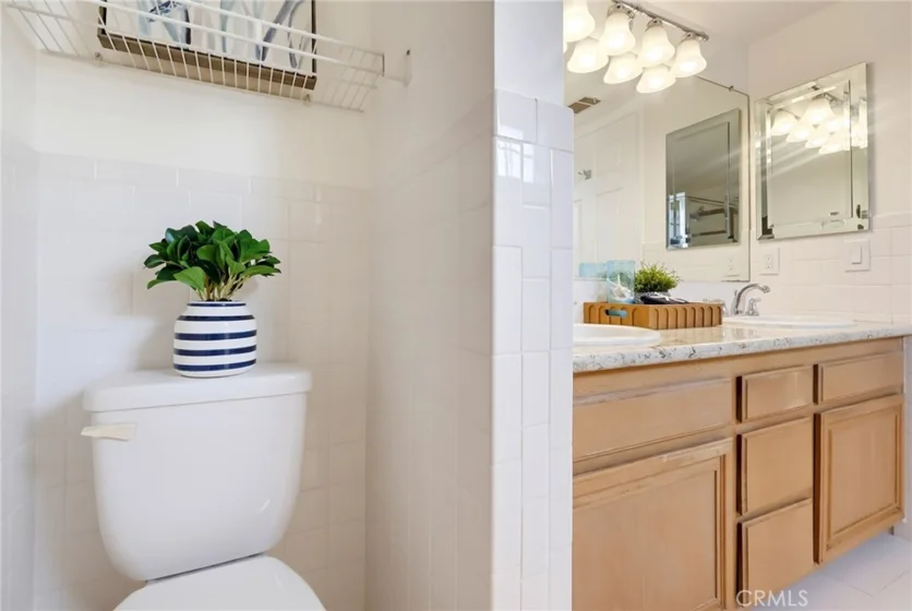 1073 W 9th Street #202 photo 32