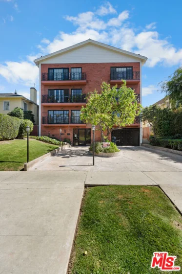 822 S Windsor Boulevard #102 photo 33
