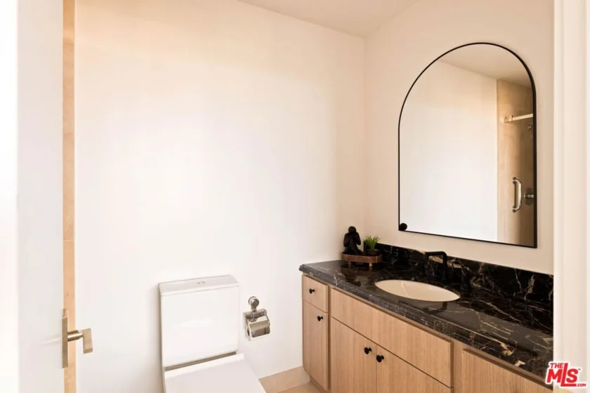 10560 Wilshire Boulevard #404 photo 33