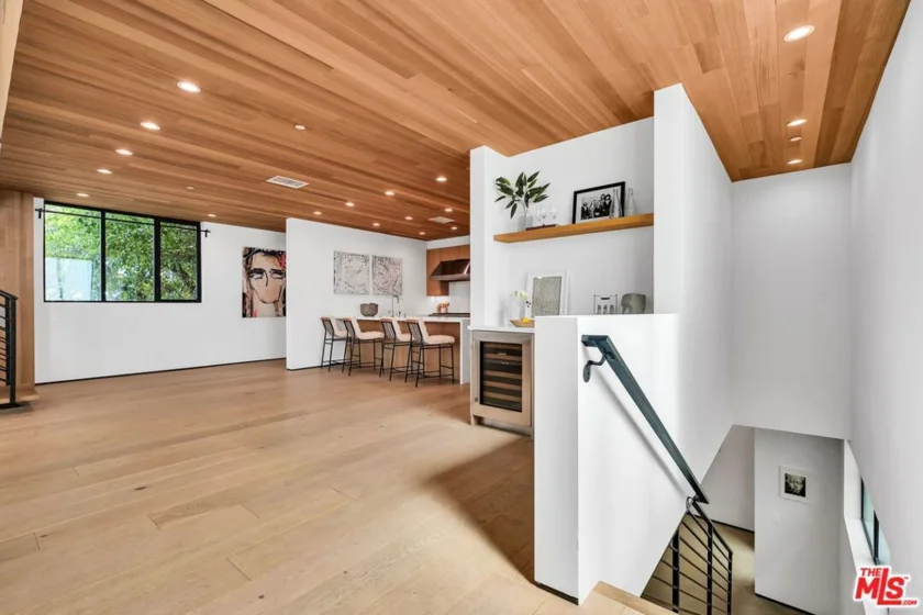611 Broadway Street photo 14
