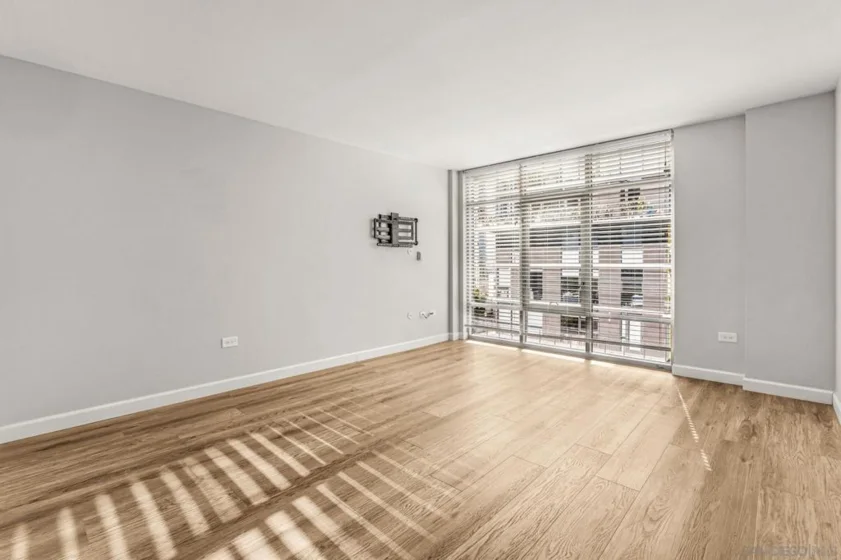 425 W Beech Street #805 photo 2