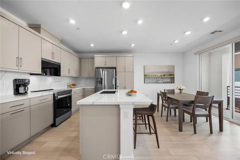 669 S Lyon Street photo 17