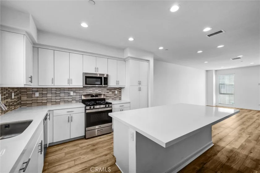 575 S Mosaic photo 18