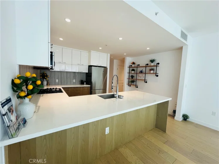 400 S Broadway #814 photo 1