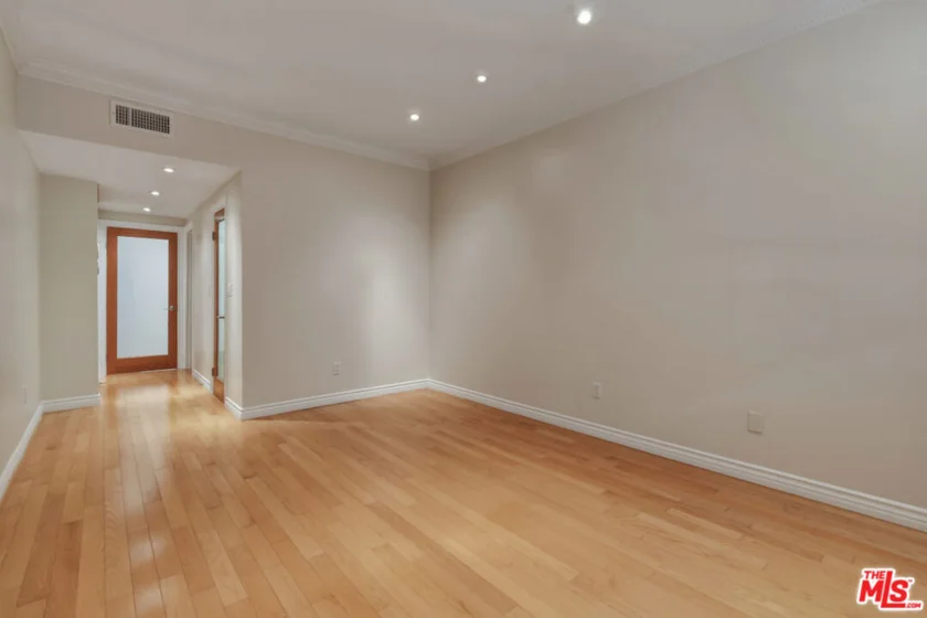 4443 Ventura Canyon Avenue #304 photo 33