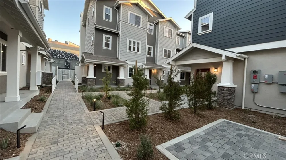 1336 Locust Avenue #4 photo 4
