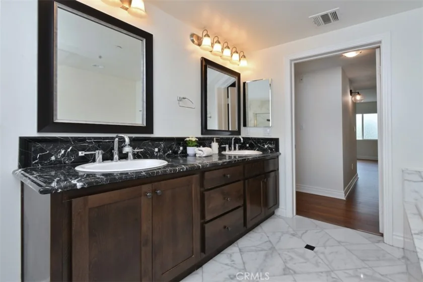 4424 Whitsett Avenue #107 photo 47