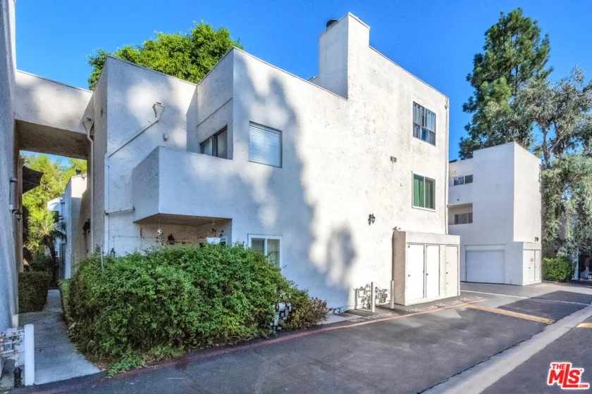 18411 Hatteras Street #114 photo 7