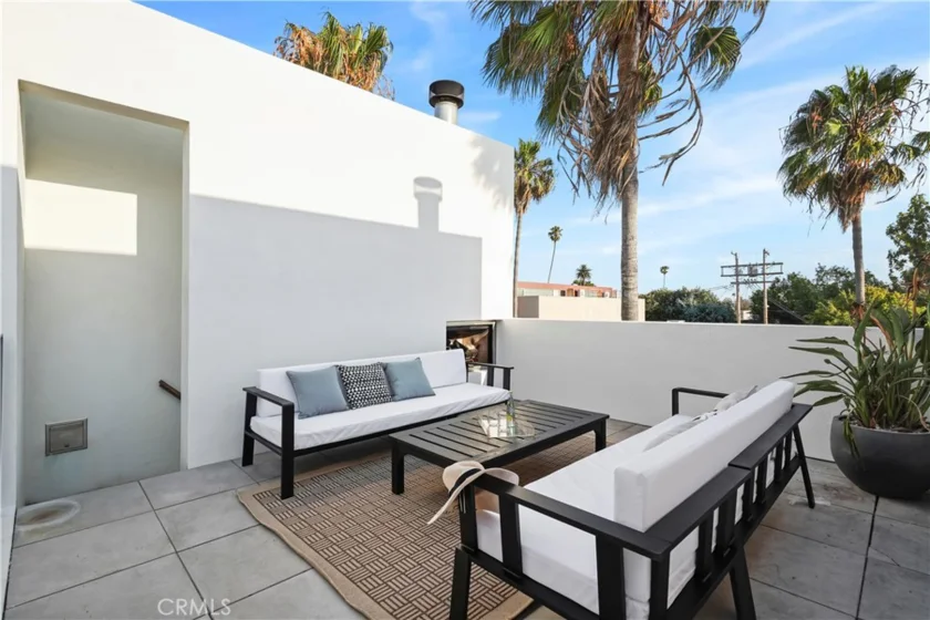 1121 Abbot Kinney photo 23