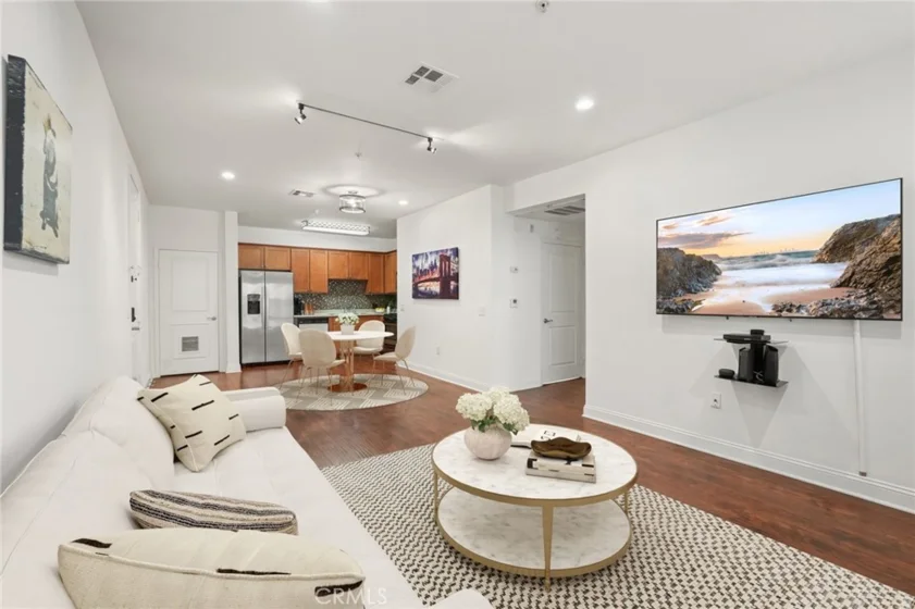 6938 Laurel Canyon #204 photo 1