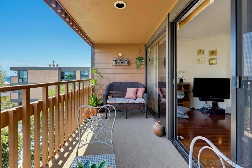 2942 Lawrence Street photo 25