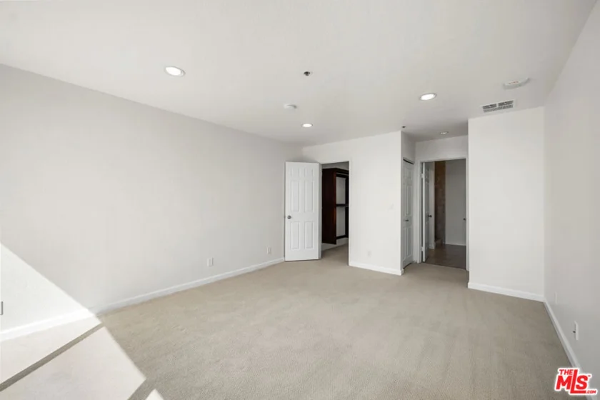 121 S Hope Street #518 photo 12