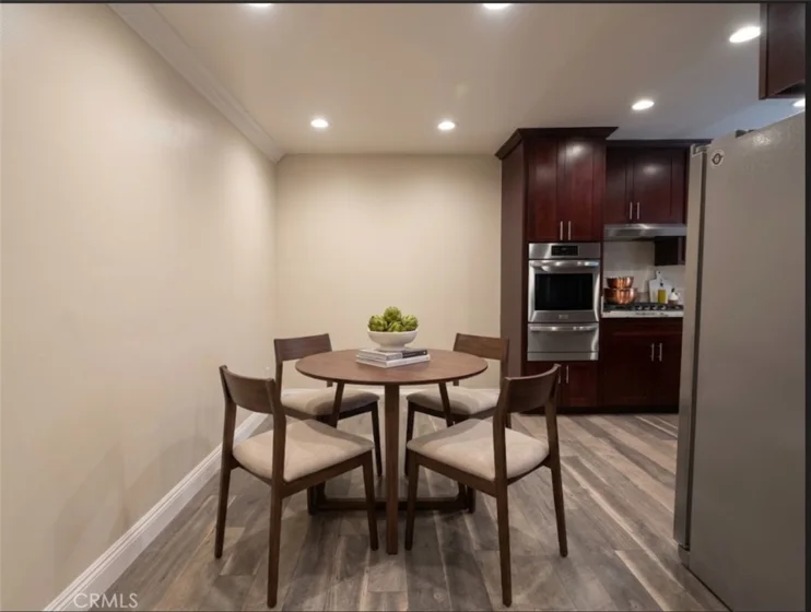 5354 Lindley #204 photo 5