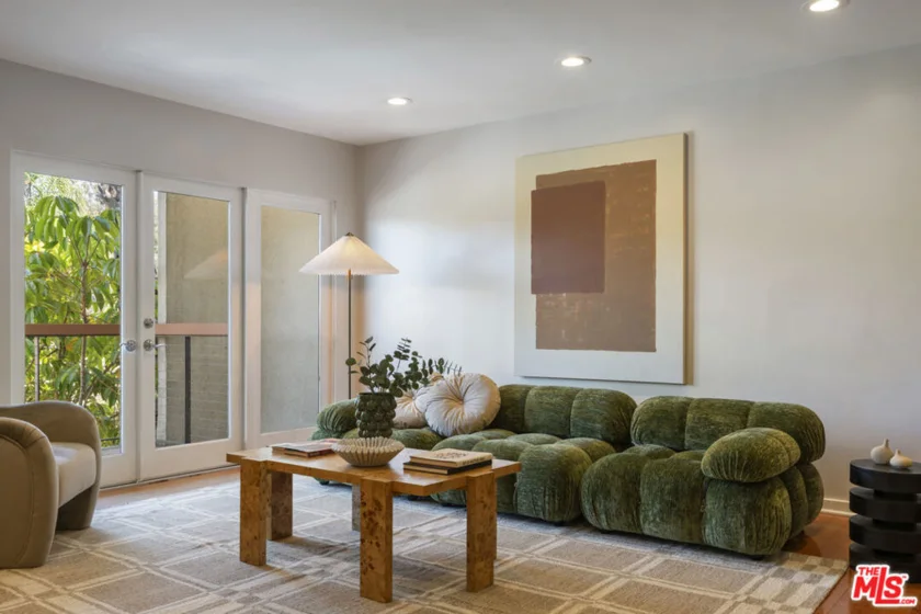 330 S Barrington Avenue #201 photo 24