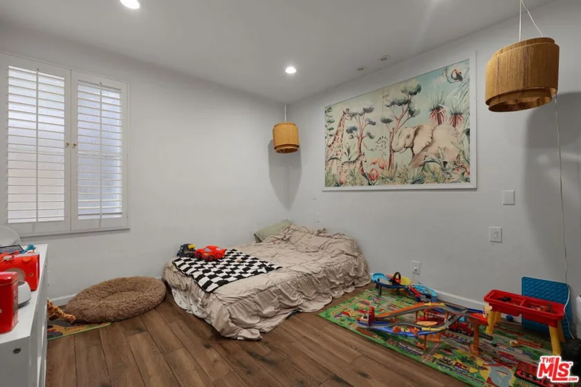 4949 Genesta Avenue #111 photo 9