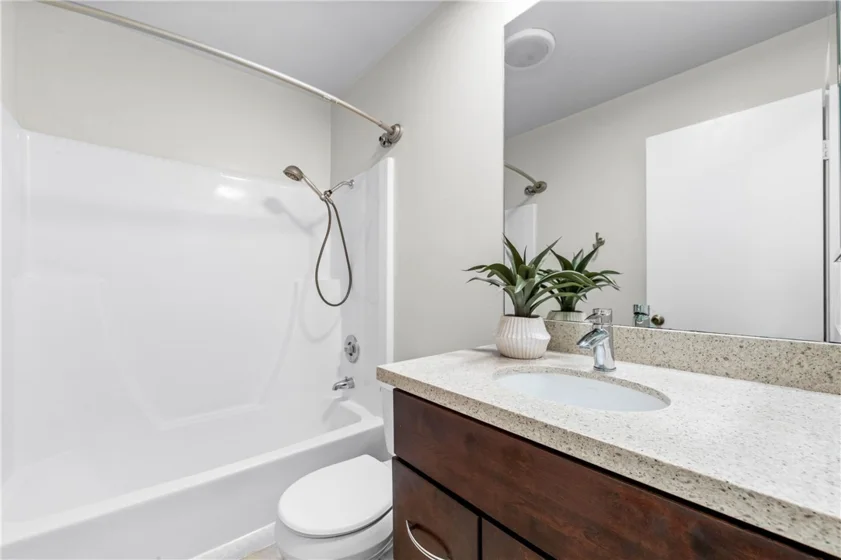 345 University #F6 photo 31