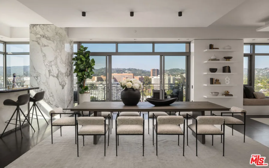 10800 Wilshire Boulevard #1501 photo 2