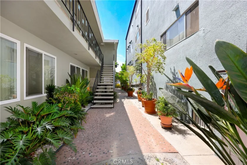1405 E 1st #10 photo 34