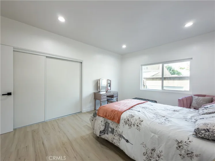 1944 Glendon Avenue #209 photo 32