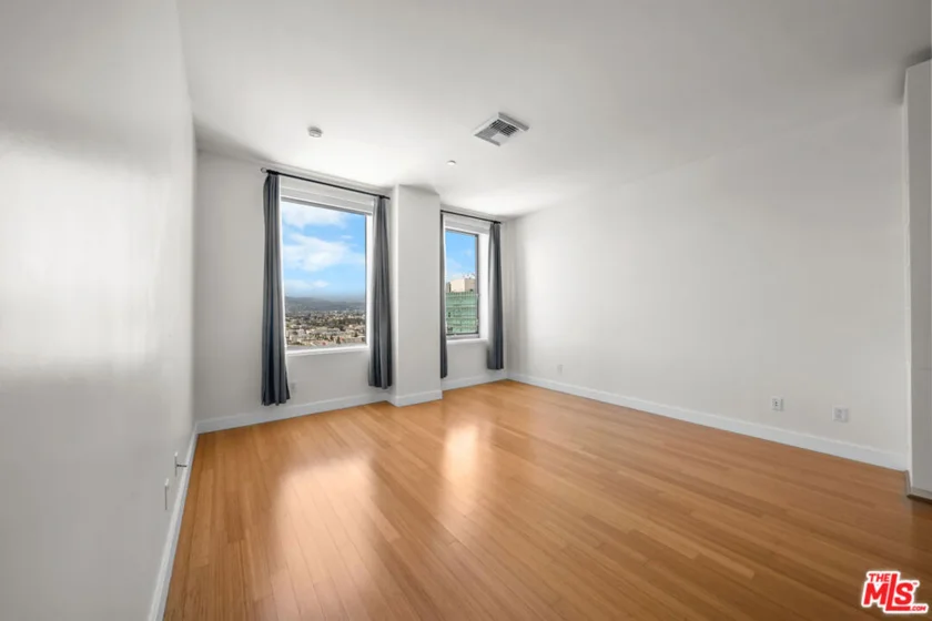 3810 Wilshire Boulevard #1801 photo 66