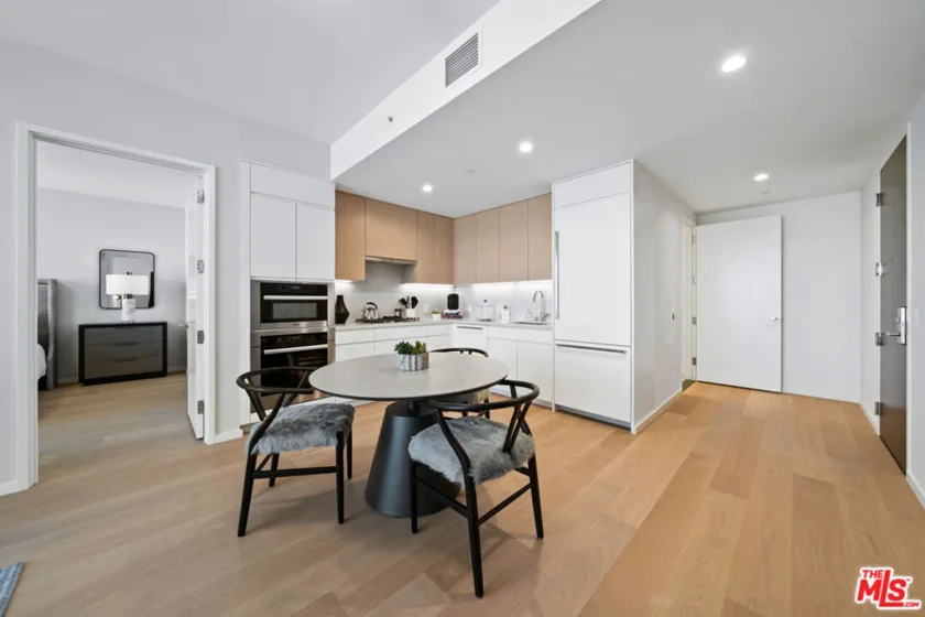877 Francisco Street #2212 photo 4
