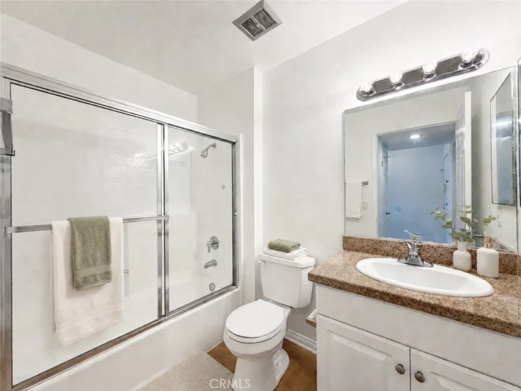 21500 Burbank #328 photo 35