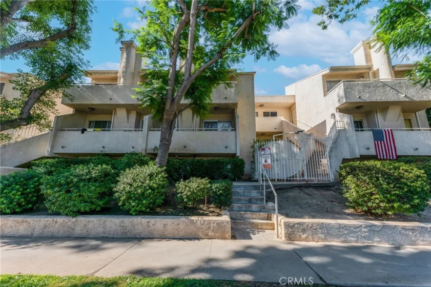 19400 Wyandotte Street #40 photo 1