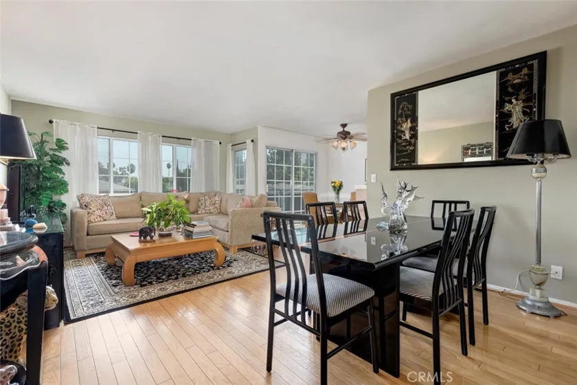 4140 Warner #205 photo 1