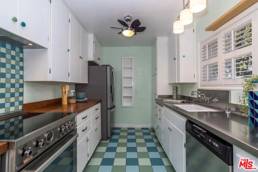 5383 Village photo 20