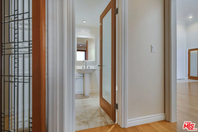 4443 Ventura Canyon Avenue #304 photo 27