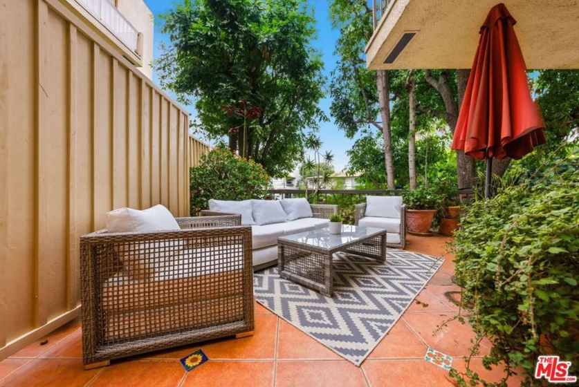 612 S Barrington Avenue #213 photo 18