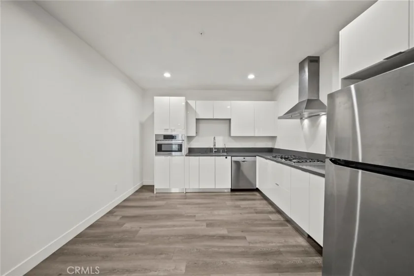900 S Kenmore Avenue #504 photo 29