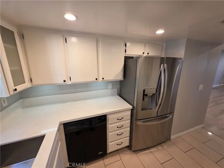 6545 Reseda photo 4