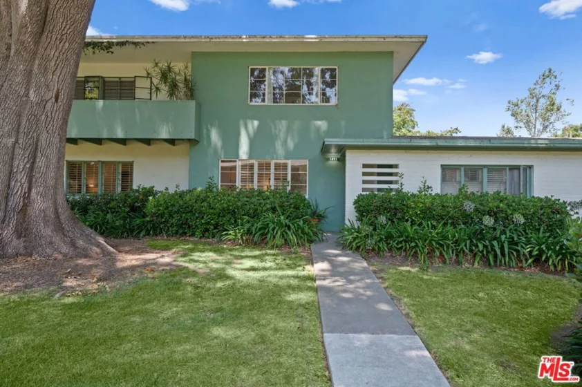 5255 Village photo 1
