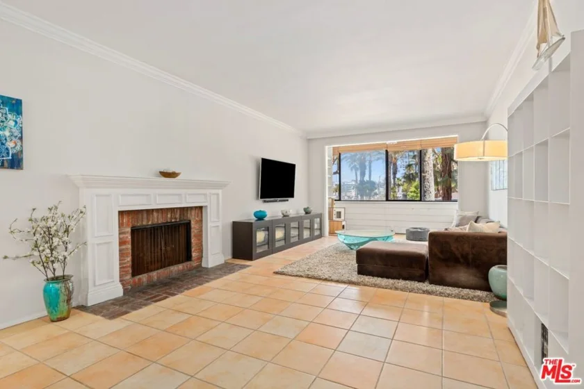310 Tahiti Way #103 photo 1