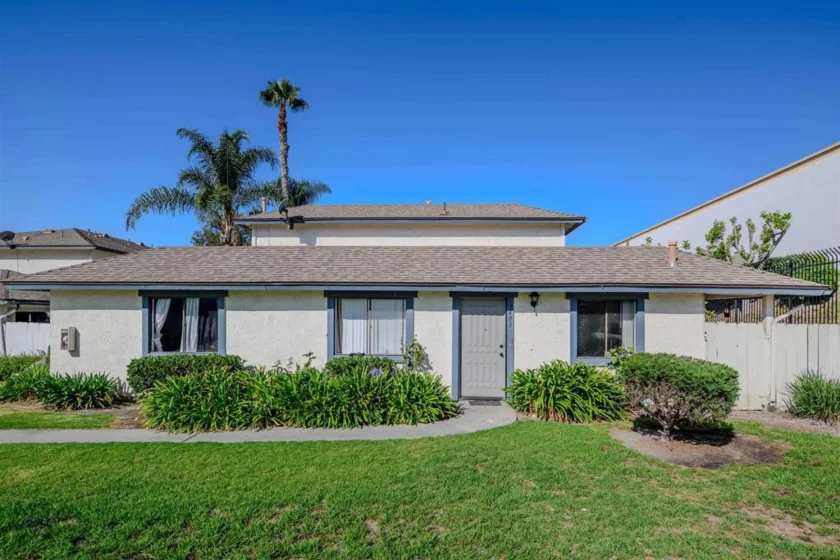 3401 Del Este Way photo 1