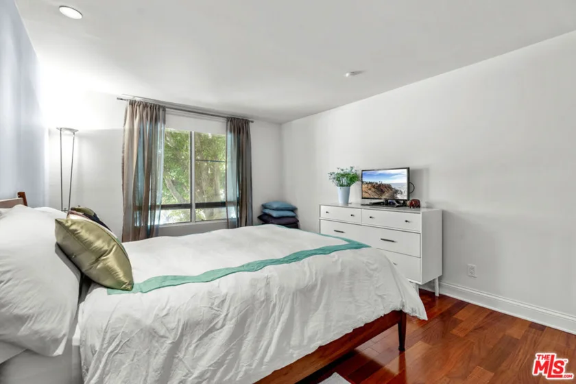 851 N Kings Road #102 photo 17