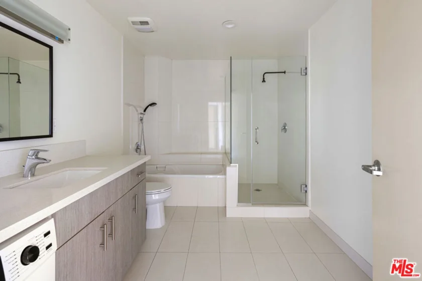 825 E 4th Street #503 photo 22