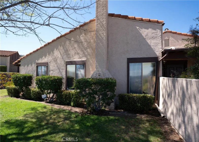 2055 Earl Glen photo 37