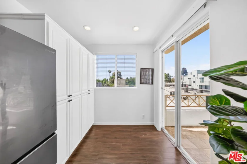 333 Westminster Avenue #402 photo 5