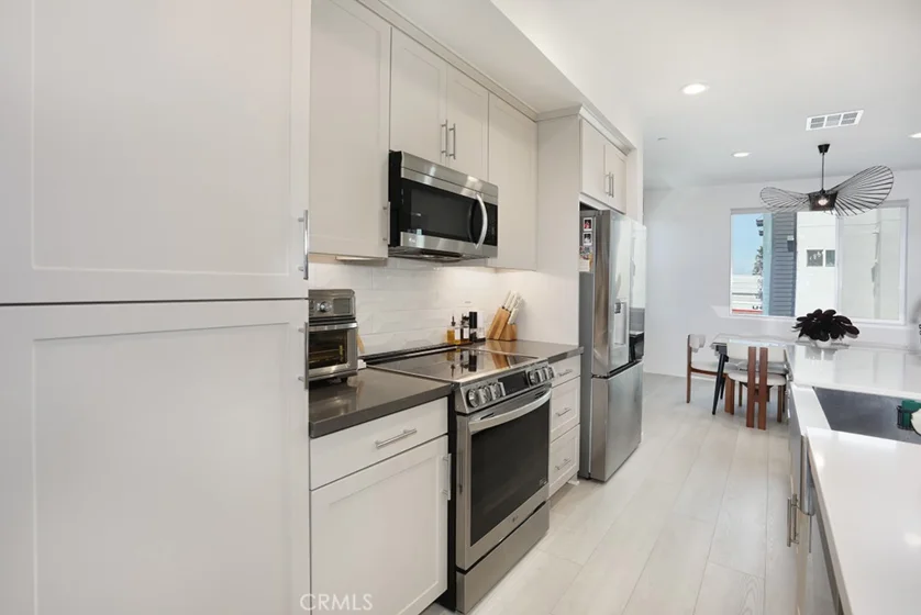 854 S Harbor Boulevard photo 17